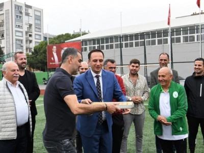 Bornova Belediyespor şampiyonluk yolunda